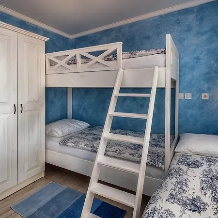 House Pauk 4*